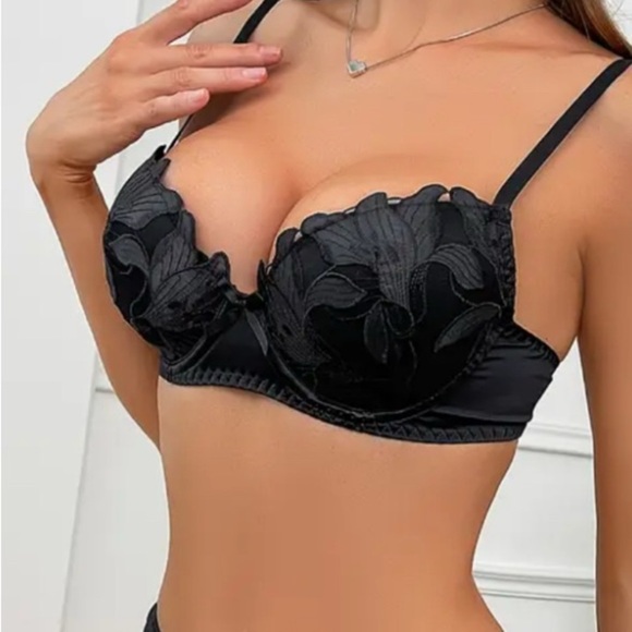 Black Satin‎ Lily Embroidered Floral Overlay Push-Up Bra & Thong Panty Set NEW - Picture 3 of 17